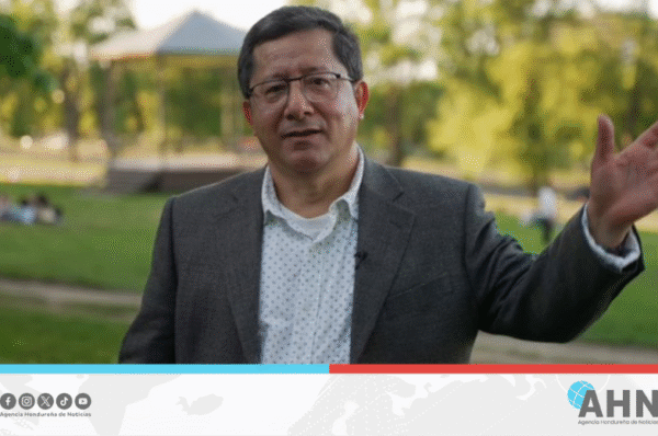 Periodista hondureño resalta reunión de Presidenta Castro con el papa León XIV