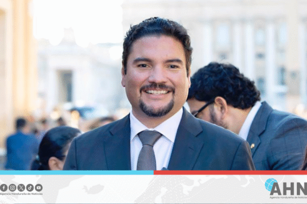 Canciller de Honduras destaca reunión de Presidenta Castro con el papa León XIV