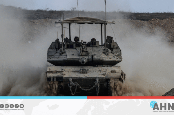 Ejército israelí despliega tanques y tropas en Gaza