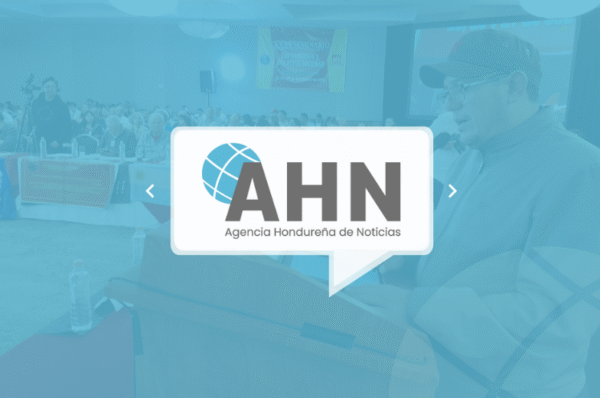 El diputado Edgardo Casaña Mejía interviene en el Seminario Internacional del Partido del Trabajo en México