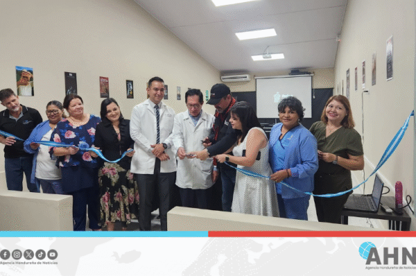 Inaugura Honduras primera sala de cine terapéutico en hospital psiquiátrico