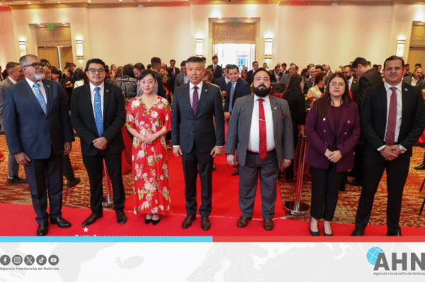 Honduras reafirma compromiso de colaboración con China en el 76° aniversario de su fundación