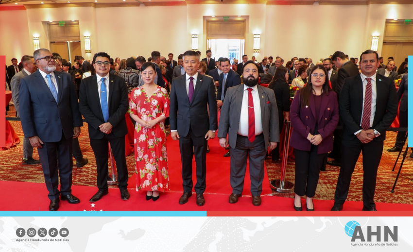 Honduras reafirma compromiso de colaboración con China en el 76° aniversario de su fundación