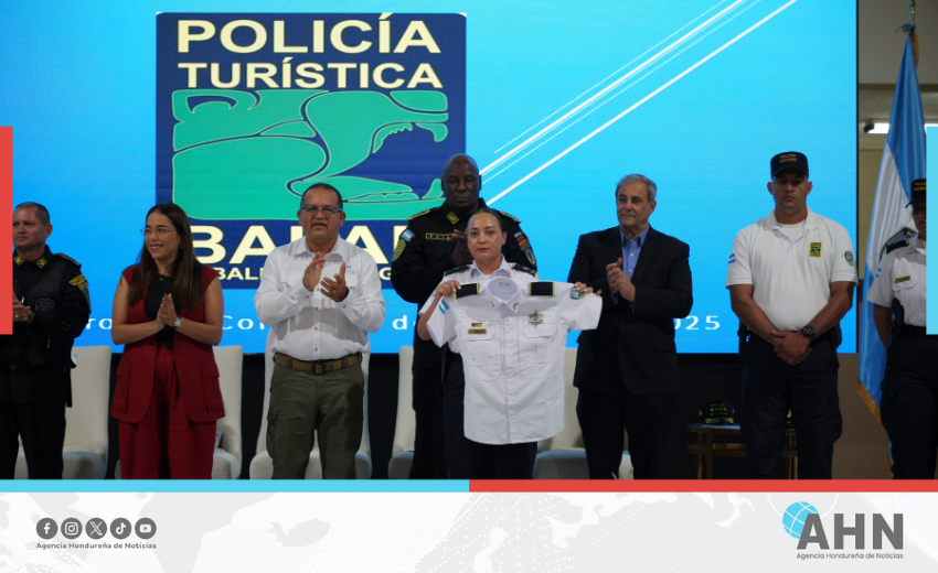 Instituto Hondureño de Turismo presentan nuevo uniforme de la Policía Turística