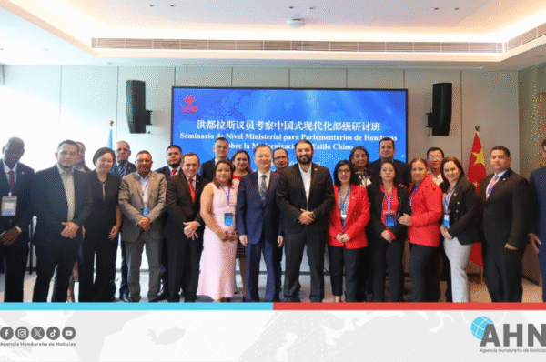 Congresistas hondureños de todos los partidos realizan gira de formación en China