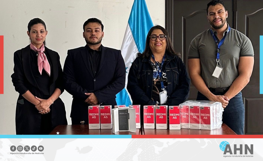 Honduras recibe 20 dispositivos para atender comunicación con migrantes