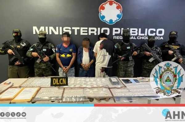 FFAA decomisan 373 bolsas de supuesta cocaína en el sur de Honduras