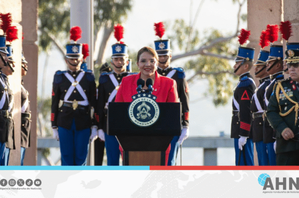 Presidenta Castro insta a defender la democracia del país en inicio de fiestas patrias