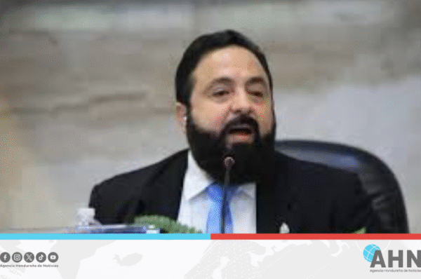 Presidente de Congreso hondureño denuncia pagos millonarios a medios durante gobiernos anteriores