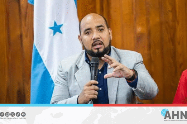 Secretario destaca avances educativos en Congreso Infantil 2025 de Honduras