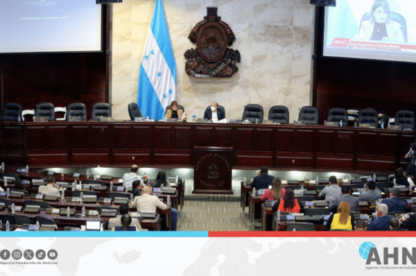 Congreso de Honduras analiza acuerdos de financiamiento para impulsar desarrollo nacional