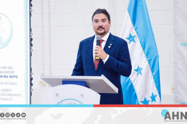 Canciller hondureño garantiza entrega de Documento Nacional de Identidad a connacionales en EEUU