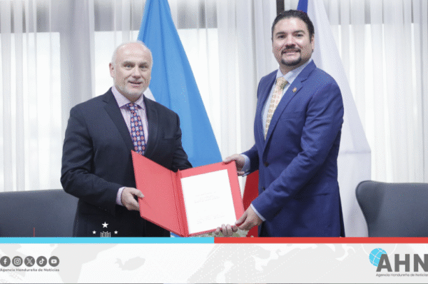 Honduras recibe cartas credenciales de embajadores de Europa y Asia