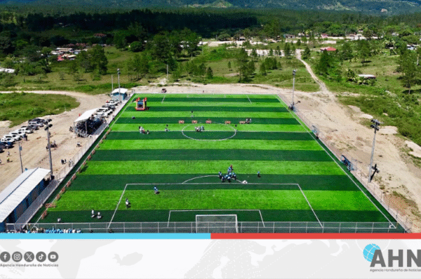 Gobierno de Honduras supervisa proyecto deportivo en zona oriental
