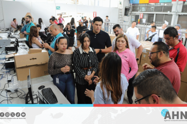 CNE de Honduras inspecciona equipos tras fallo de simulacro electoral