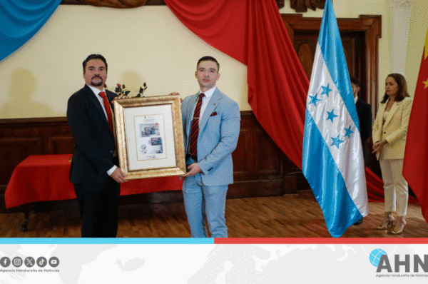 Honduras y China fortalecen relación con emisión filatélica conmemorativa