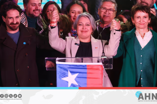 Candidata del Partido Comunista Jeannette Jara lidera las encuestas de cara a las elecciones en Chile