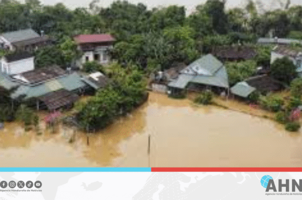 Asciende la cifra de fallecidos por intensas lluvias en Vietnam