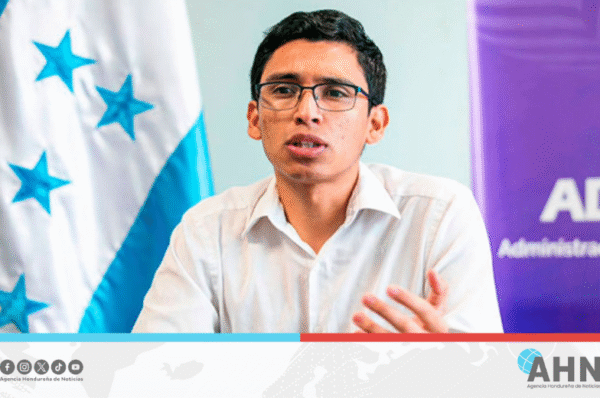 Director de Aduanas arremete contra presidenciable opositor hondureño por declaraciones falsas