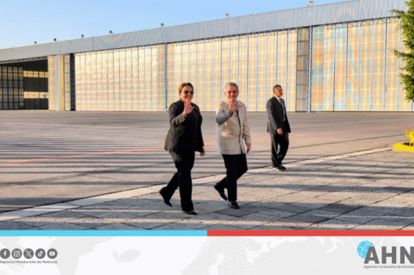 Presidenta de Honduras arriba a México para sostener reunión bilateral