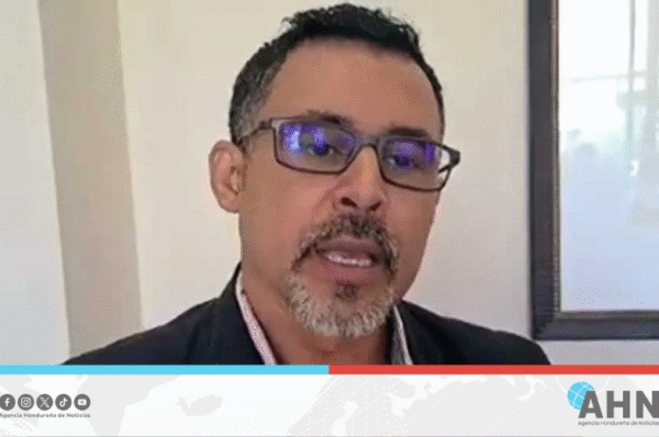 Analista hondureño cuestiona silencio de medios de comunicación ante injerencia de EEUU