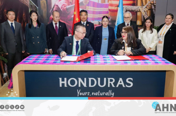Honduras firma acuerdo para exportar 6,000 toneladas de camarón a China