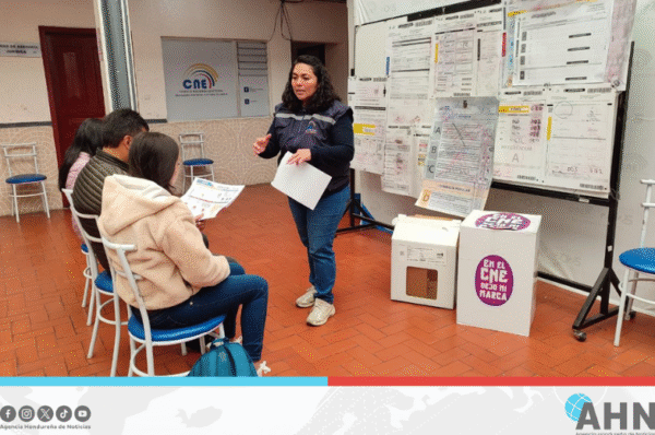 Ecuador enfrenta referéndum entre denuncias de irregularidades y entrega de la soberanía