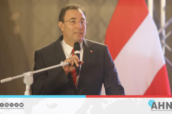 Excandidato presidencial destaca capacidad de Rixi Moncada para gobernar Honduras