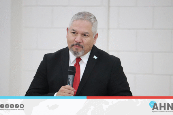 Excanciller afirma que audios de consejera derechista revelan ruta para golpe electoral hondureño