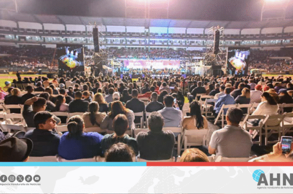 Honduras celebró la cultura y patriotismo con el “Coro 10 Mil”