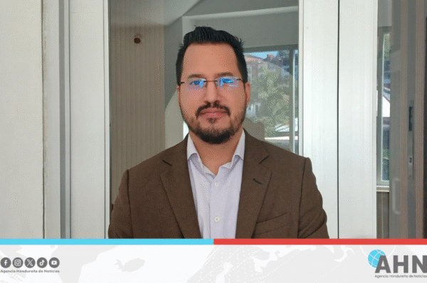 Analista hondureño califica de inviable plan de gobierno de candidato Liberal