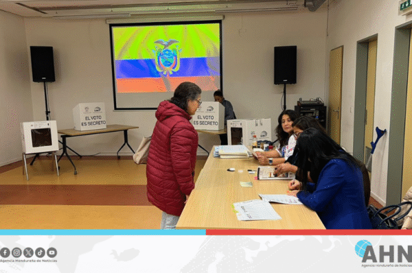 Ecuador inicia consulta popular sobre reformas legales y constitucionales