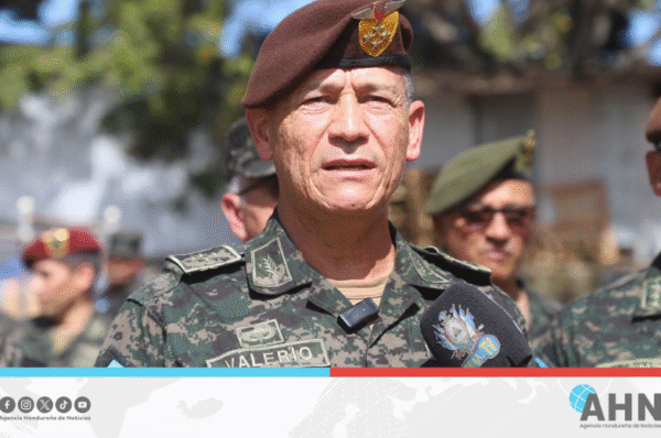 Autoridades de FFAA  realizan visita al Centro Logístico Electoral de Honduras