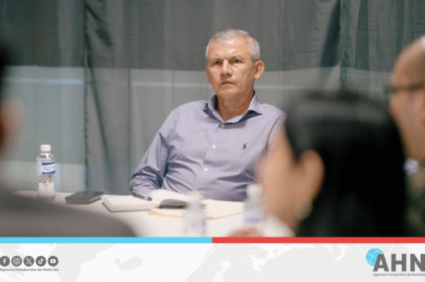 Ministro de Defensa sostiene reunión para fortalecer las FFAA de Honduras