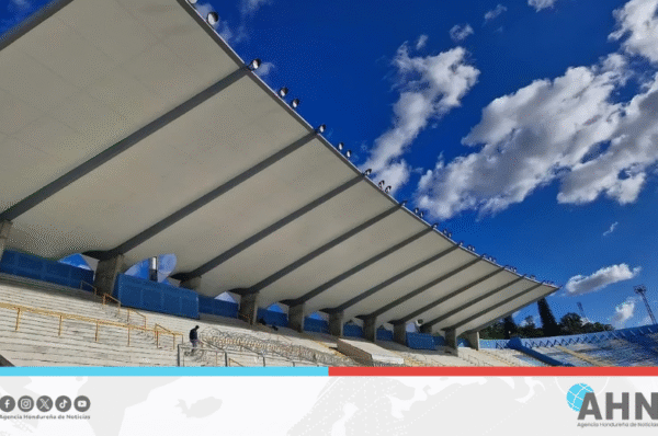 Inicia instalación de butacas en el estadio nacional de la capital de Honduras 