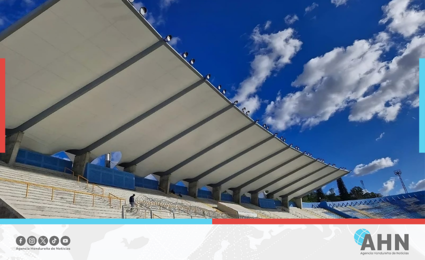 Inicia instalación de butacas en el estadio nacional de la capital de Honduras 