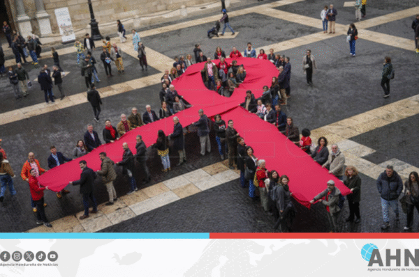 OPS insta a acelerar respuesta regional contra el VIH