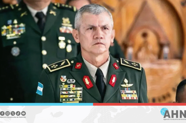 General Roosevelt Hernández asume como nuevo secretario de defensa de Honduras