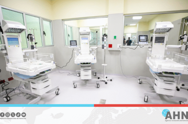 Gobierno inaugura sala neonatal en zona central de Honduras