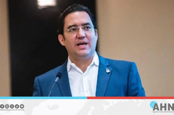 Secretario destaca construcción de ocho hospitales en Honduras
