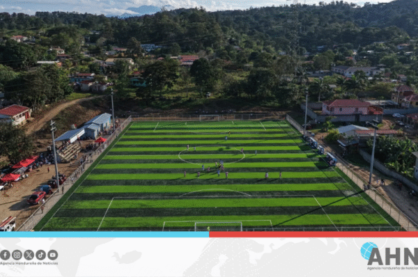 Comisión deportiva de Honduras inaugura cancha sintética 96 en zona norte