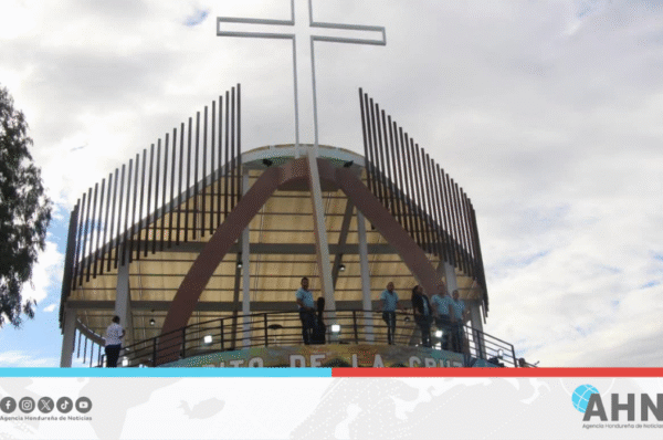 Comisión deportiva de Honduras inaugura proyecto 100 en zona oriental