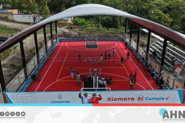 Comisión de deportes inaugura cancha 94 en zona central de Honduras