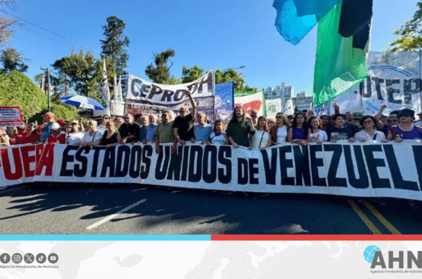 Argentinos protestaron por intervención estadounidense en Venezuela y exigieron liberación de Presidente Maduro